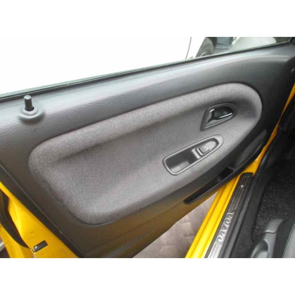 volvo v40 familiar del año 2000