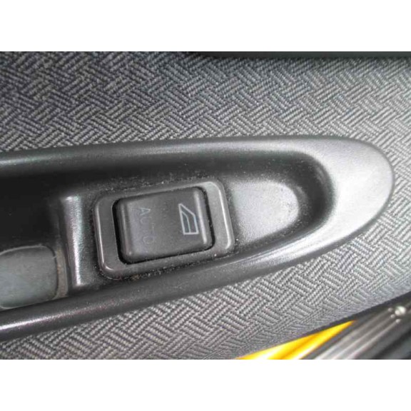 volvo v40 familiar del año 2000