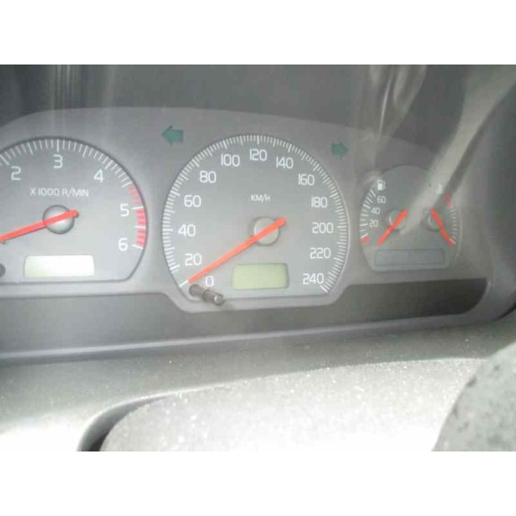 volvo v40 familiar del año 2000