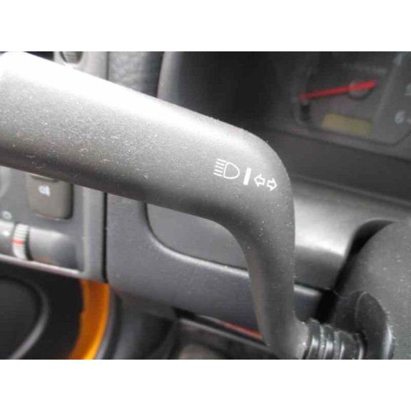 volvo v40 familiar del año 2000