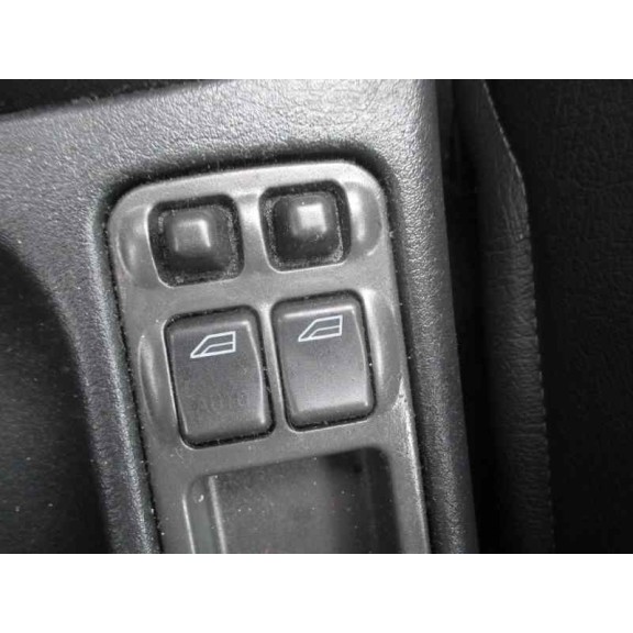 volvo v40 familiar del año 2000