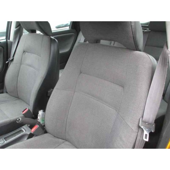 volvo v40 familiar del año 2000