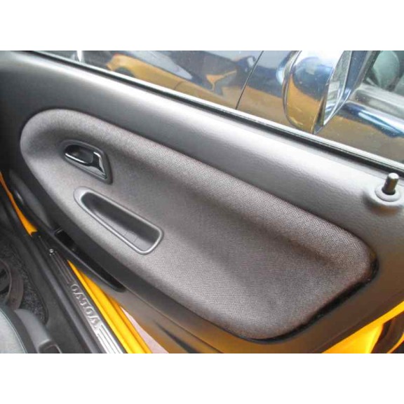 volvo v40 familiar del año 2000