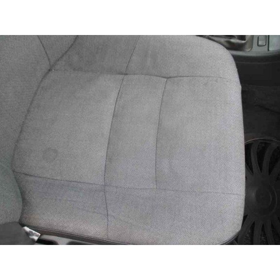 volvo v40 familiar del año 2000