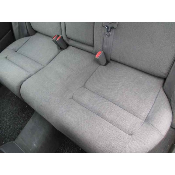 volvo v40 familiar del año 2000