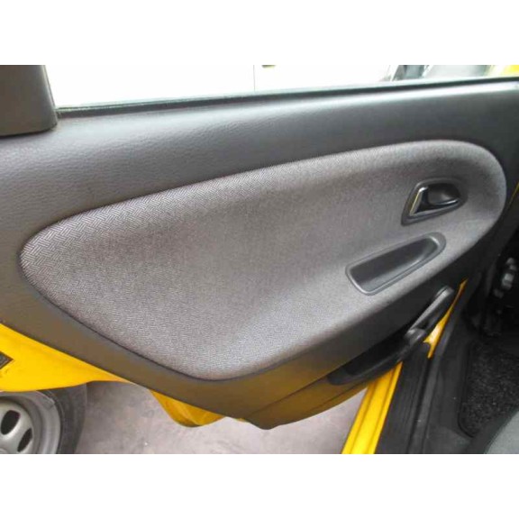 volvo v40 familiar del año 2000