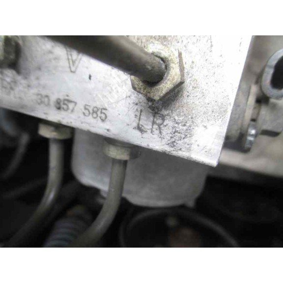 volvo v40 familiar del año 2000