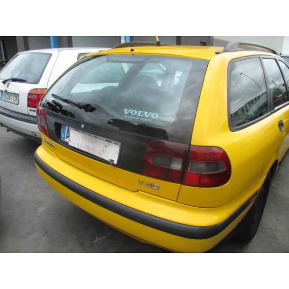 volvo v40 familiar del año 2000