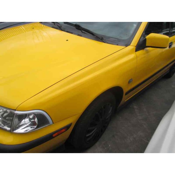 volvo v40 familiar del año 2000