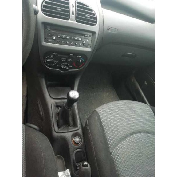 peugeot 206 berlina del año 2004