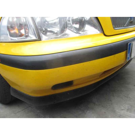 volvo v40 familiar del año 2000