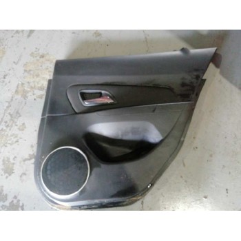 GUARNECIDO PUERTA TRASERA DERECHA 