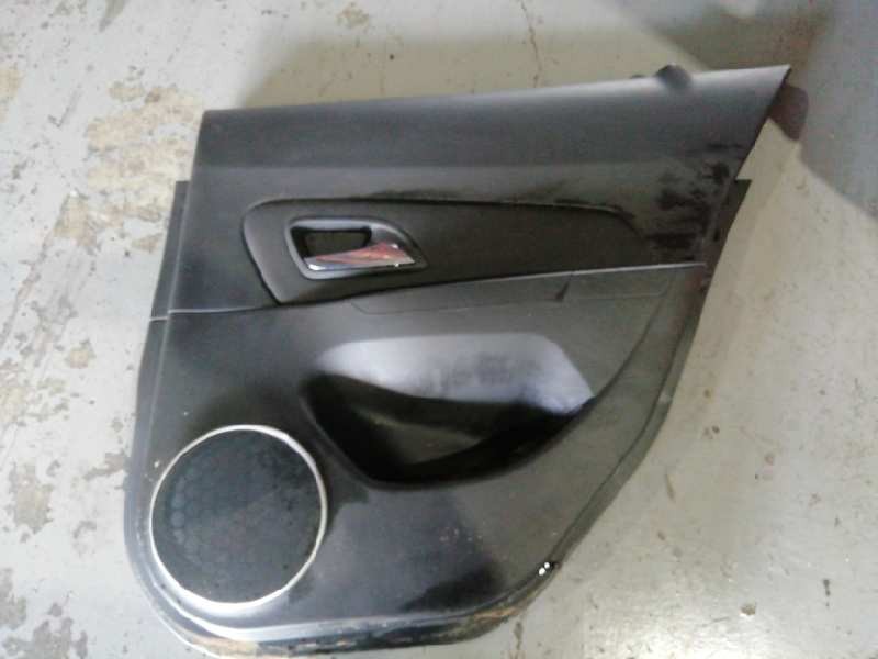 Recambio de guarnecido puerta trasera derecha para chevrolet cruze 2.0 diesel cat referencia OEM IAM   