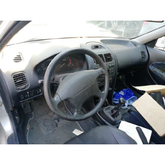 mitsubishi carisma berlina 4 (da0) del año 1999