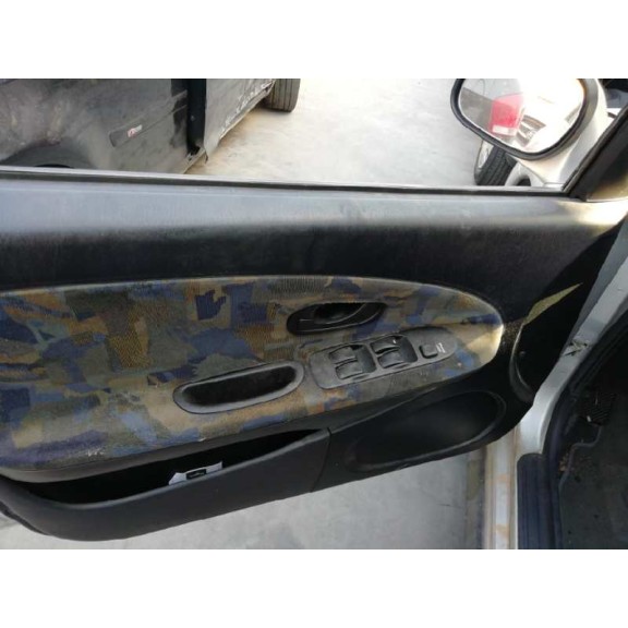 mitsubishi carisma berlina 4 (da0) del año 1999