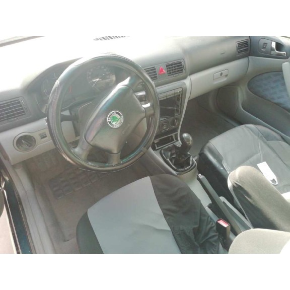 skoda octavia berlina (1u2) del año 1998