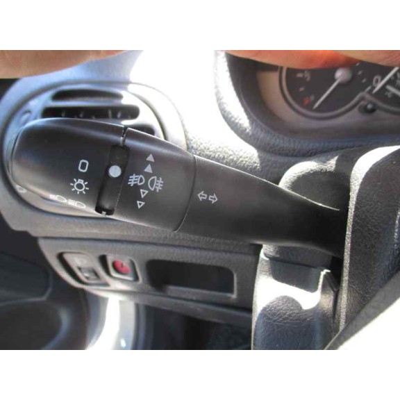 peugeot 206 berlina del año 2001