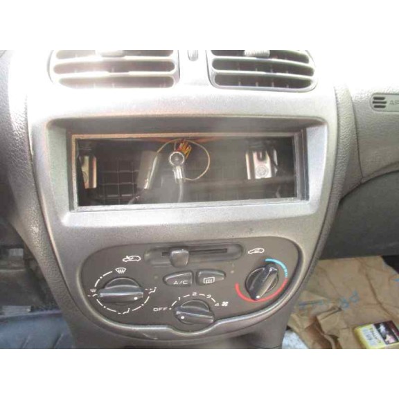 peugeot 206 berlina del año 2001