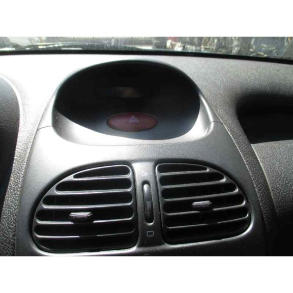 peugeot 206 berlina del año 2001