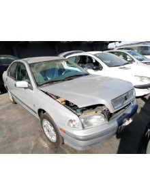 volvo s40 berlina del año 1998