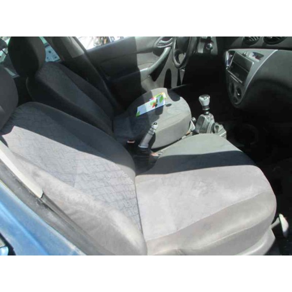 ford focus berlina (cak) del año 2000