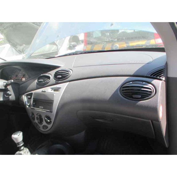 ford focus berlina (cak) del año 2000