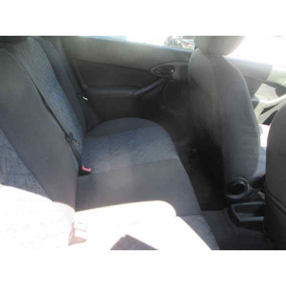 ford focus berlina (cak) del año 2000