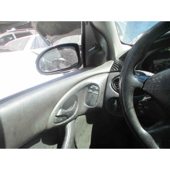 ford focus berlina (cak) del año 2000