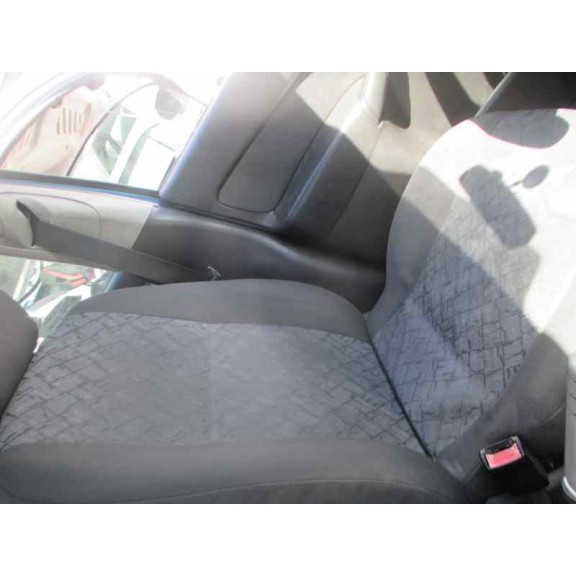 ford focus berlina (cak) del año 2000