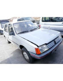 peugeot 205 berlina del año 1986