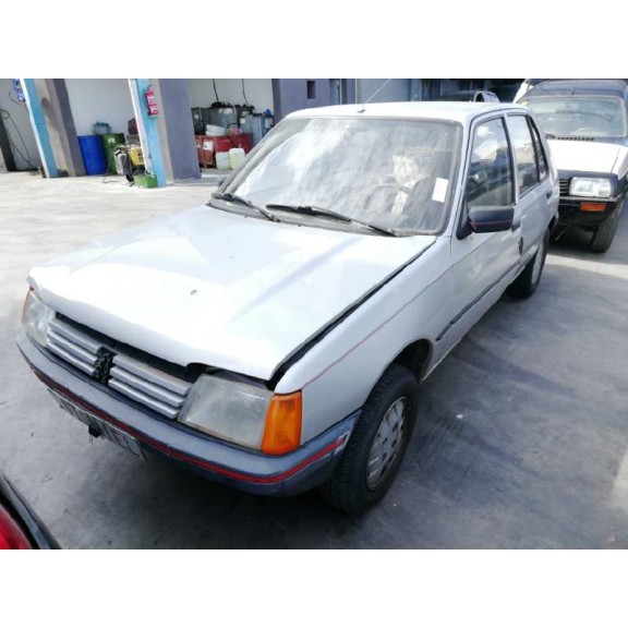 peugeot 205 berlina del año 1986