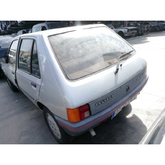 peugeot 205 berlina del año 1986