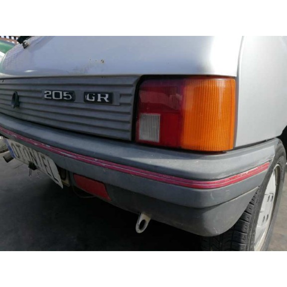 peugeot 205 berlina del año 1986