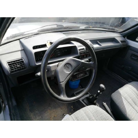 peugeot 205 berlina del año 1986