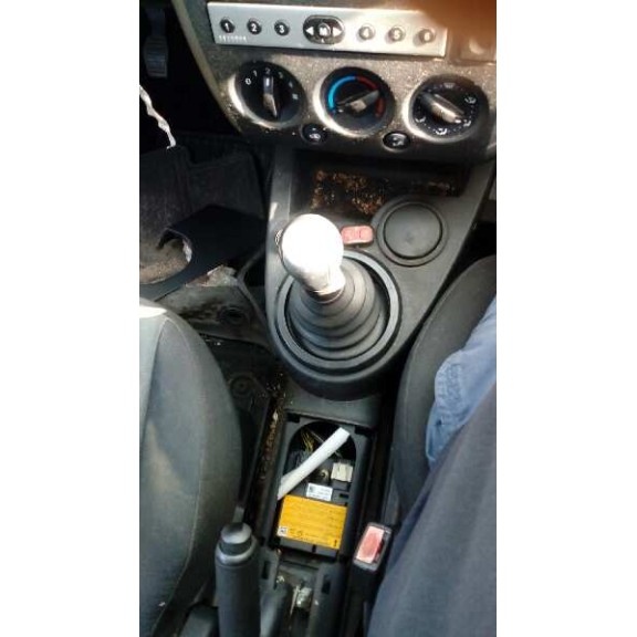 ford fiesta (cbk) del año 2004