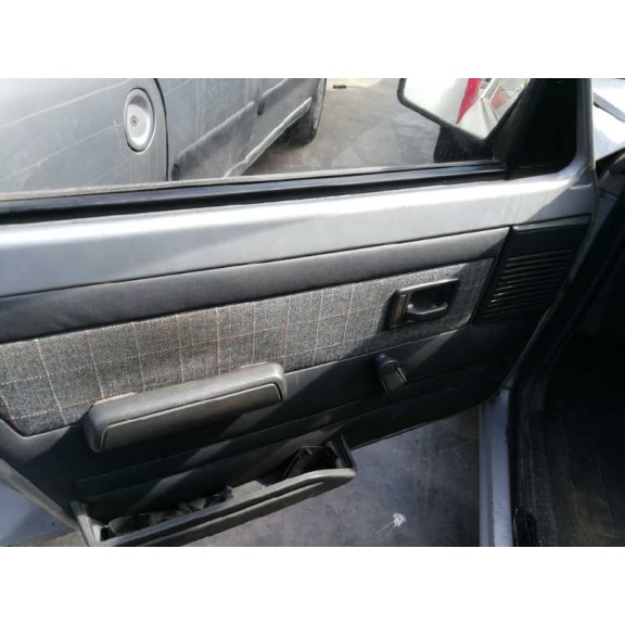 peugeot 205 berlina del año 1986