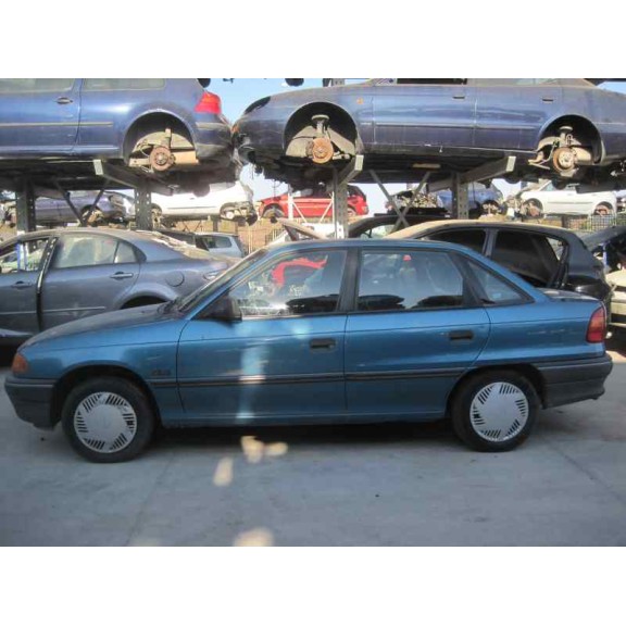 opel astra f berlina del año 1992
