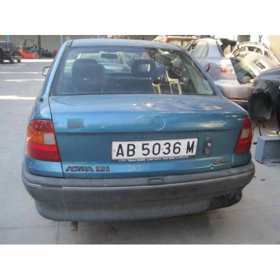 opel astra f berlina del año 1992