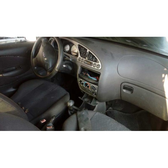 ford fiesta berlina (dx) del año 2002