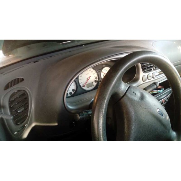 ford fiesta berlina (dx) del año 2002