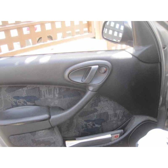 citroën xsara berlina del año 1999