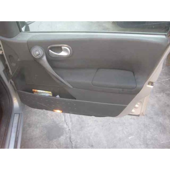 renault megane ii classic berlina del año 2003