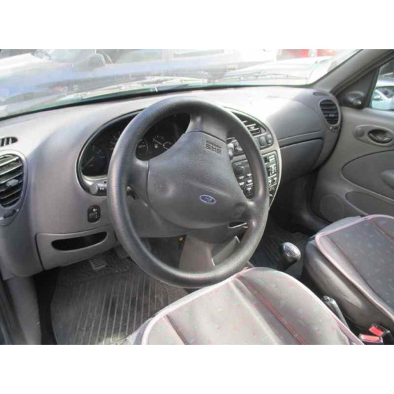 ford fiesta berlina (dx) del año 2000