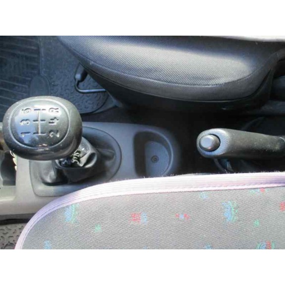 ford fiesta berlina (dx) del año 2000