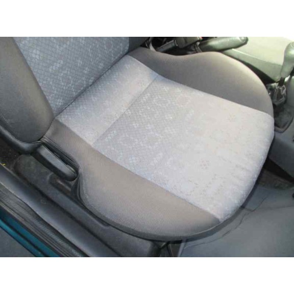 ford fiesta berlina (dx) del año 2000