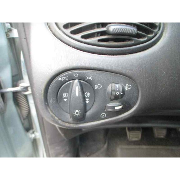 ford focus berlina (cak) del año 2003