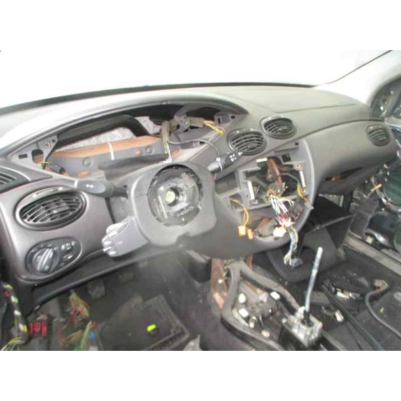 ford focus berlina (cak) del año 2003