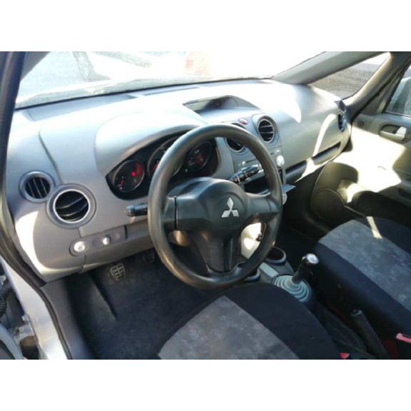 mitsubishi colt berlina 5 (z30a) del año 2005