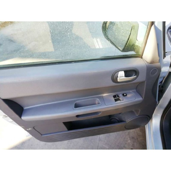 mitsubishi colt berlina 5 (z30a) del año 2005