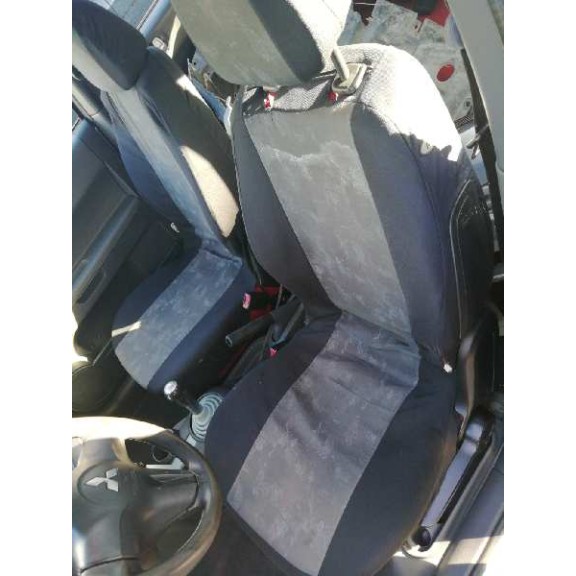 mitsubishi colt berlina 5 (z30a) del año 2005